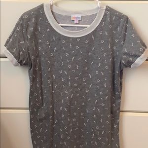 Medium Lularoe Liv/Vintage tee